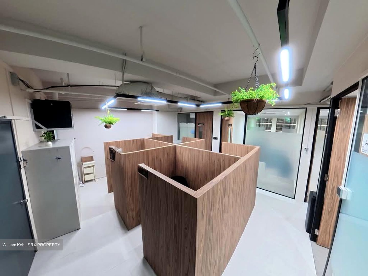 International Plaza (D2), Office #554723061